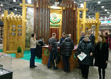 Зампред правительства Хлопонин оценил продукцию «Доминант» на выставке «Деревянный дом»